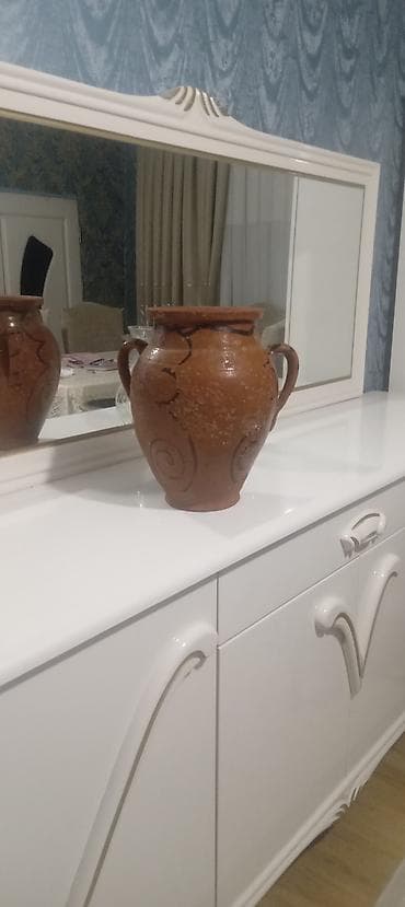 pul gulu: Bir vaza, Keramika — 2