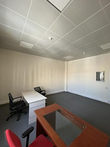 icare obyek: Ofis otağı – işə hazır, mebellə - Geniş, işıqlı kabinet planı - Tavan — 1