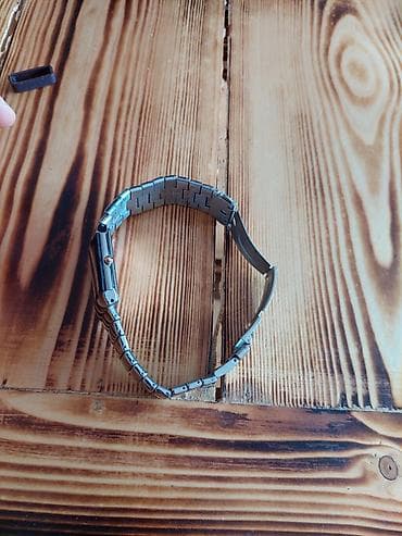 satt: Saat satilir cemi 1 defe istifade olunub geyinilmir deye satilir real — 2