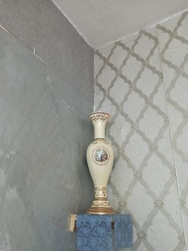 Vazalar: Bir vaza, Keramika — 1