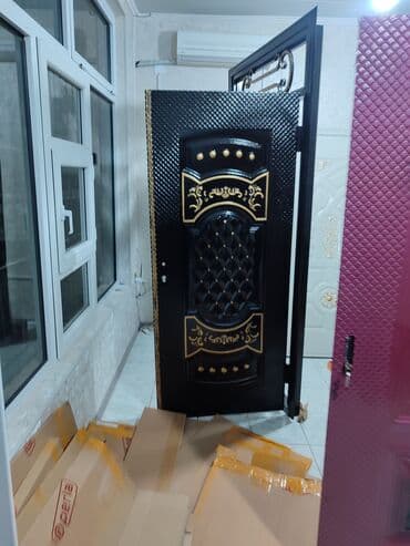 ucuz seyf qapılar: Müxtəlif dizayn və rənglərdə təklif olunan metal giriş qapıları. Bu — 4