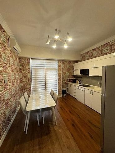 Mənzillər: İcarəyə verilir 4 otaqlı yeni tikili 150 m², Ağ şəhər q. Kateqoriya — 3