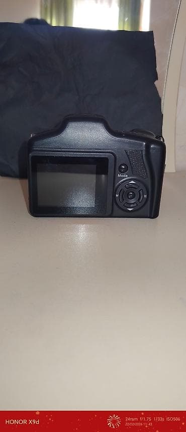 Fotokameralar: Rəqəmsal fotoaparat – kompakt “bridge” tipli gövdə Xüsusiyyətlər: - — 2