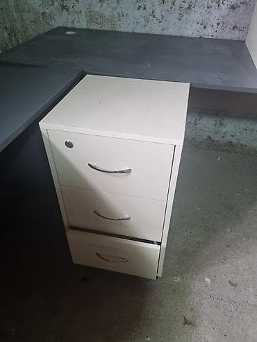 Ofis mebel dəsti - İki qapılı qarderob: 210 sm hündürlük. Taxta — 1