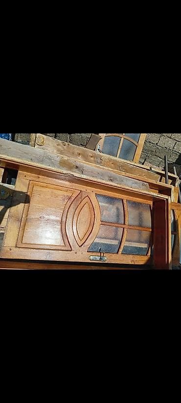 Ümumi təsvir: - Taxta giriş/qapı bloku – natural ağacdan hazırlanmış