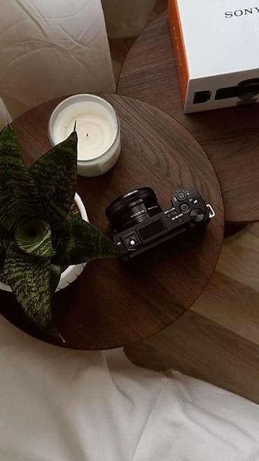 фотоаппарат canon 6d mark 2: Sony Alpha seriyasından kompakt güzgüsüz foto/videokamera. Üzərində E — 4