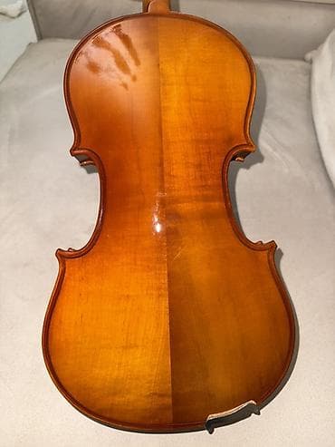 bas gitara: 4/4 ölçülü tam ölçü skripka satılır. Alət yaxşı vəziyyətdədir, səsi — 4