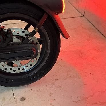 elektirikli scuter: Salam scuter yeni kimidir 3/4 gün zaretka saxlayır sürreti 30/35 dir — 3