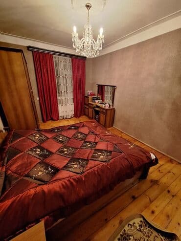 6 cı mikrorayon satılan evlər: Bakı, 8-ci kilometr, 3 otaqlı, Köhnə tikili, m. Neftçilər, 96 kv. m — 8