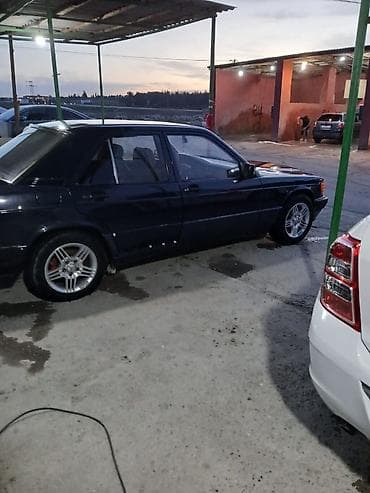 ceska fara: Mercedes-Benz W201 (190) sedan - Korpus: sedan, qara rəng - Kuzov — 6