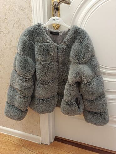 KÜRK KURTKA - süni kürk/ boz rəng. Tükləri tökülmür. Zamokla bağlanır