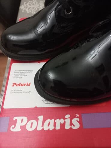 bot ayaqqabi: Polaris markalı qara laklı uşaq/yeniyetmə botları - Model: bağcıqlı — 2