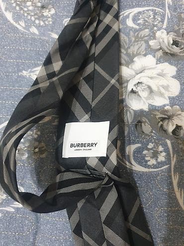 Burberru qalstuk(original) 2 defe taxilib.Qiymet 70 m,450 alinib — 2