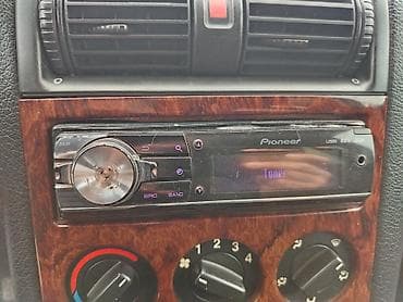 a 13 telefon: Maqnitol, Pioneer, AUX — 1