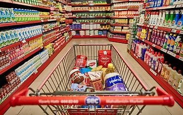 Supermarket ərzaq və təsərrüfat malları seçimi - Geniş çeşidli