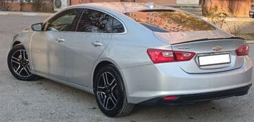 Cadillac: Chevrolet Malibu – gümüşü rəngdə, müasir və dinamik sedan — 4