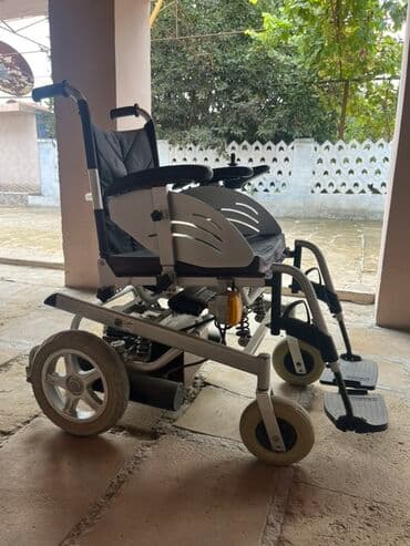 əlillər üçün araba: Elektrikli əlil arabası - Joystick ilə idarəetmə: sağ qol dayağında — 1