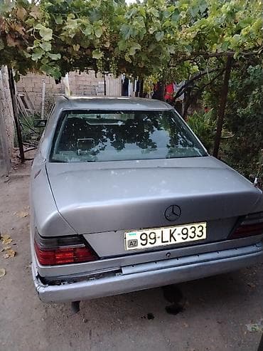07 stoplari: Mercedes-Benz 350: 2 l | 1992 il Sedan — 3