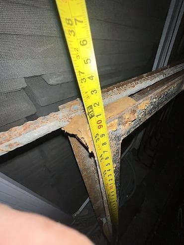 seyfi qapi: Metall giriş qapısı 
Islenmisdir Normal Qapidir 
En 90 
Hun 2.05 — 7