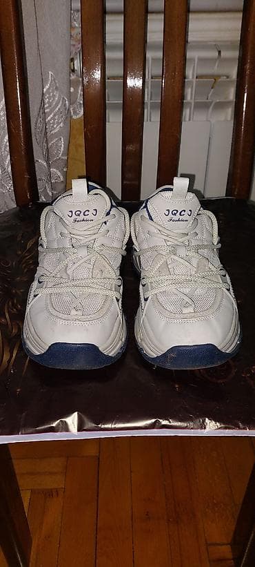 Səndəl və şəp-şüplər: Ağ–tünd mavi rəng kombinində idman ayaqqabısı - Model: JQCJ Fashion — 2