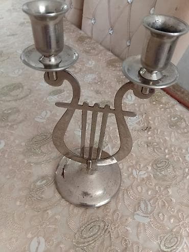 Şamdanlar: İki şamlı metal şamdan – lira (arpa) formasında dekorativ model. - — 9