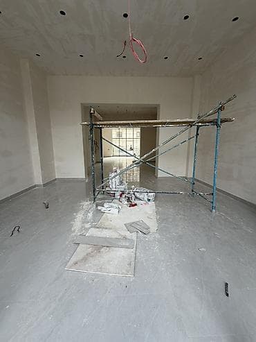 ucar emlak: İcarəyə/ofis-ticarət sahəsi - Geniş vitrajlı, hündür tavanlı fasad — 3