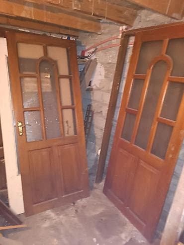 Ağac şüşəli qapılar dəsti
2 ədədi sağ və sol . 1 ədəd 25 manat