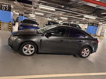 chevrolet cruze qalofka: Chevrolet Cruze sedan – tünd boz rəng, 4 qapı, AZ nömrə nişanı — 5