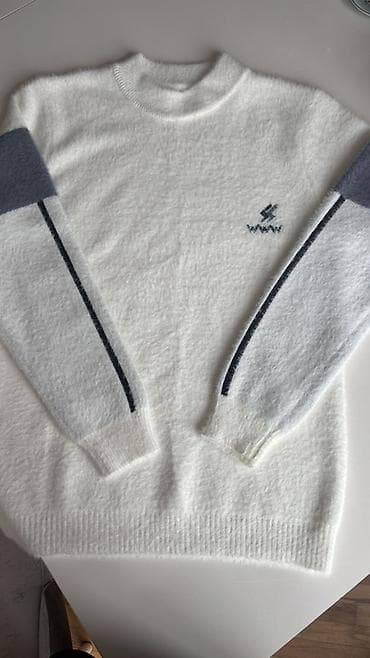 geyimler qadin: Ağ rəngli yun toxuma sviter - Model: dairəvi yaxalı, uzunqol - — 1