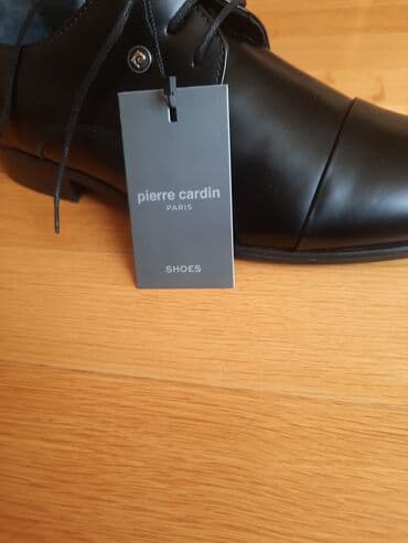 Ayaqqabılar: Pierre Cardin brendinə məxsus qara rəngli, dəri ayaqqabı. TƏZƏDİR — 7