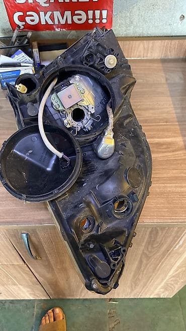 sayrisan isiqlar: Prius farasi. Amerikanka ksenonnan olan sağ fara. Qulaqlari sınıqdı — 2