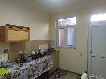 Недвижимость: Mənzil dayanacaq qıragında yerləşir.Bütün bakubuslar keçir.Şəhərin hər — 3