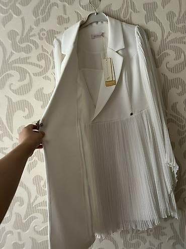 toy sekilleri: 140 azn alınıb 70 azn satıllr Ağ rəngdə zərif paltar-kostyum — 4