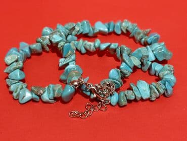 gümüş qolbaqlar qadin üçün: Təbii firuzə daşlardan hazırlanmış 2 ədəd boyunbağı dəsti. İkisi — 3