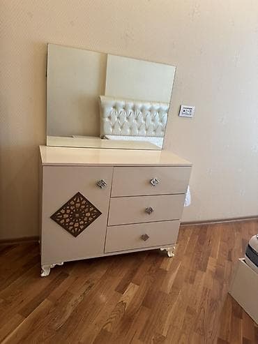 Yataq otağı dəsti Tərkibi: - Çarpayı: geniş ölçülü, yumşaq parlaq — 3