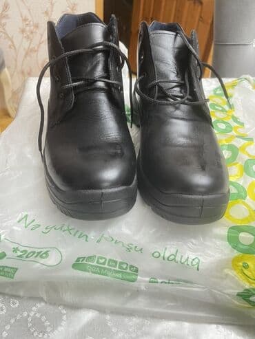 Səndəl və şəp-şüplər: Məhsul: Qara kişi ayaqqabısı (yarımboqda/boot) - Material: hamar qara — 1