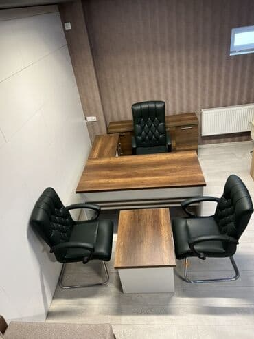 komi: Ofis mebel dəsti - Komponentlər: L formalı iş masası, arxa tərəfdə — 1