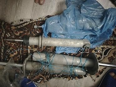 Avtomobil üçün amortizatorlar və kondisioner şlanqı. Şəkillərdə 3 — 2