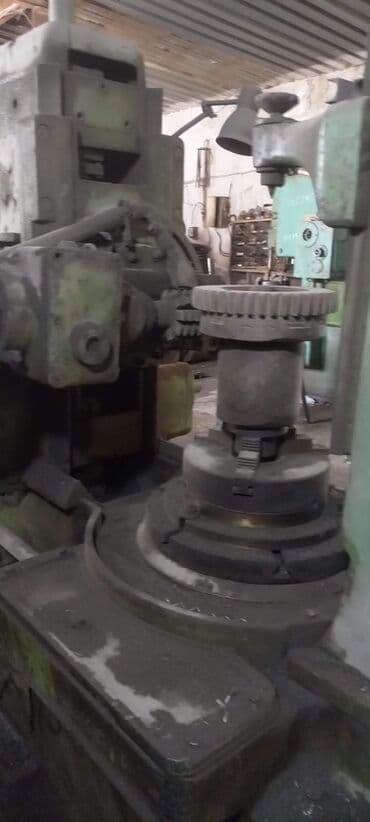 frez netmak: Avadanlıq: Dişli kəsən vernikəl (dişli çarx istehsalı üçün sürüşdürmə — 3