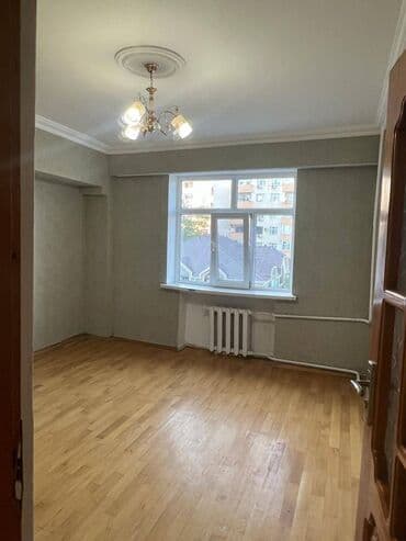 kirayr evler: Ev əşyazsızdır. Qaz,su,işıq daimidir. 3otaqdır. Binanın həyətində — 7