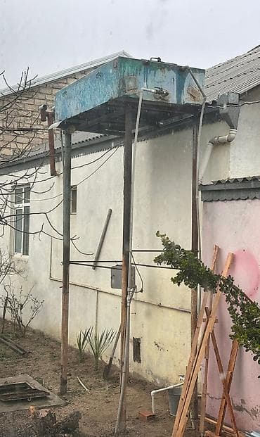 Su çəni və dayaq konstruksiyası - Üstündə platforma ilə birlikdə