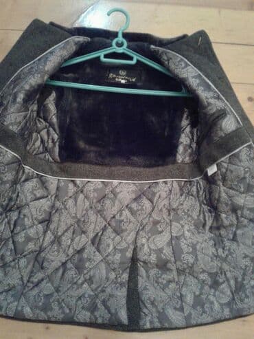 30 razmer: 9 - 10 yashli ushaq ucun palto. 1 ya 2 defe geyilib. 30 azn — 2