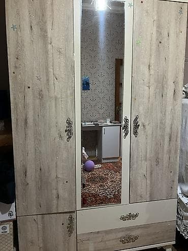 desmalar: 3 qapılı, Güzgülü, Bej, Digər material, Açılan, Düz dolab — 1