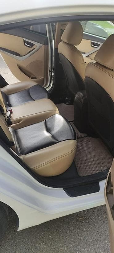 hyundai accent 2002: Tecili satilir Hyundai Elantra sedan, ağ rəngli, 5 yerlik. 1.8 dohc — 9