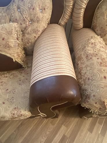 mebel mağazaları: Klassik üslubda 3 parçalı qonaq otağı dəsti - Tərkib: 1 ədəd — 6
