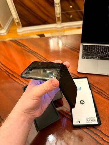 motorolla v8: Motorola Razr 40 Ultra, 256 GB, rəng - Qara, Zəmanət, Sensor, Barmaq izi — 10