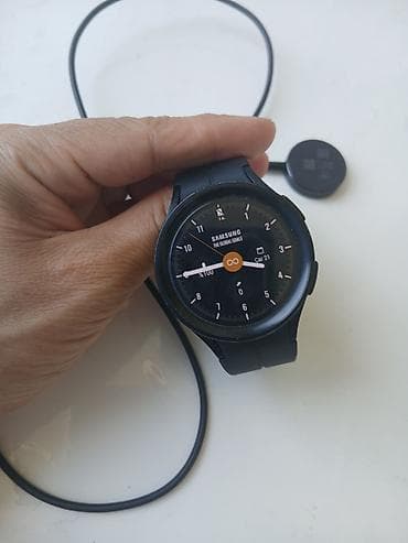 galaxy watch: Samsung Galaxy Watch (qara), maqnitli USB‑C simli şarj cihazı ilə — 1