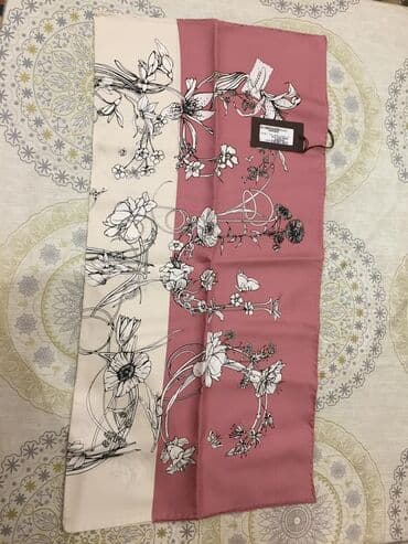 qadınlar üçün kaşemir şarflar: GUCCI ipək şərf - Model: Çiçəkli illustrasiyalı ipək şərf (etiket — 3