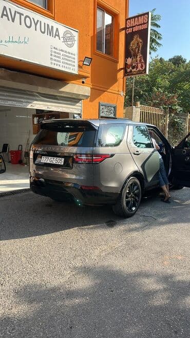 yağış sensoru: Land Rover Discovery – qrafit-boz rəng, qara paketli xarici görünüş — 3