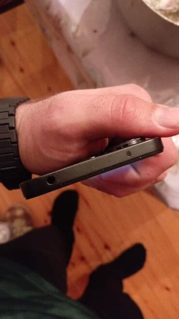 Tavalar: Smartfon - Ön hissə: tam ekranlı panel, ekranın yuxarı mərkəzində ön — 3